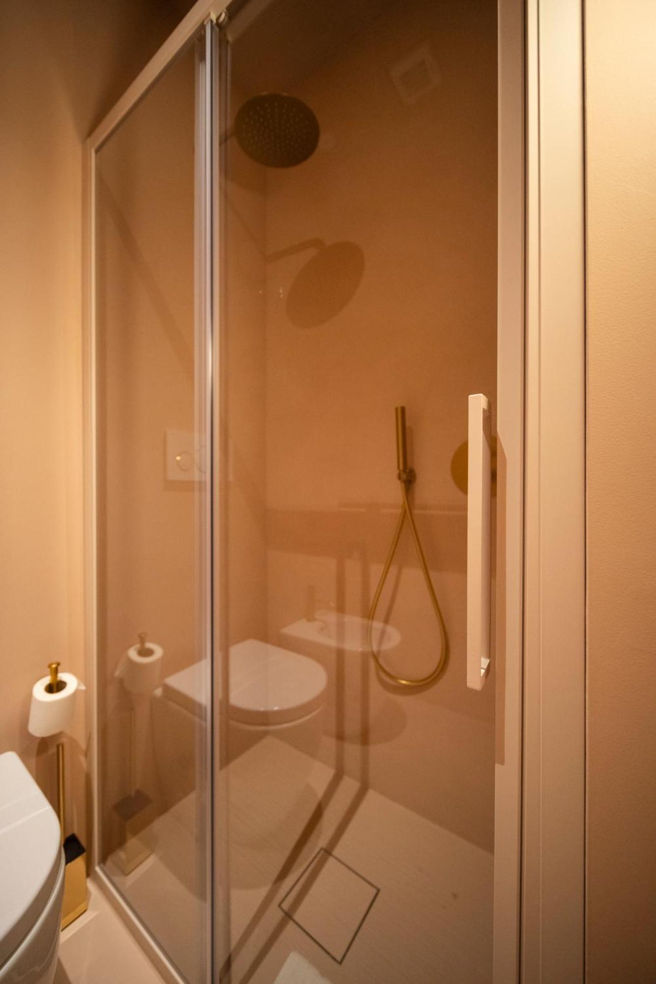 Fontana 16 Rooms Милано Екстериор снимка